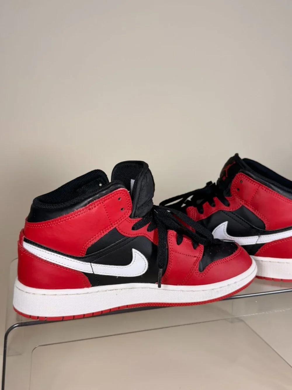 Air Jordan 1 Mid Bred Toe GS Sneakers Kids Size 6Y